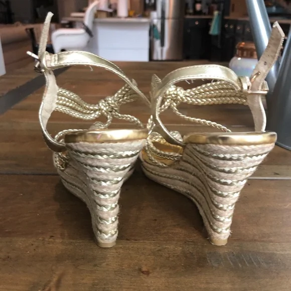 Michael Kors gold strappy wedge 5.5 - Picture 5 of 8